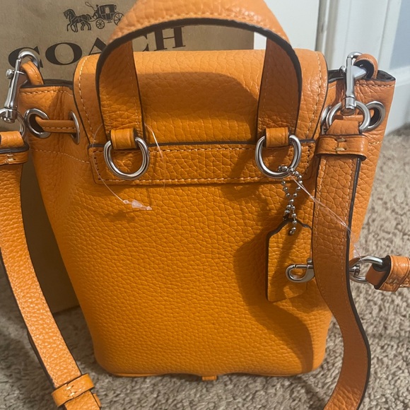 Coach purse that can also be a miniature backpack - Picture 2 of 11